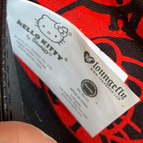 SOLD Hello Kitty Wallet - Picture 9 of 11